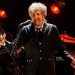 “Universal Music…” ka blerë katalogun me këngët e Bob Dylanit, përfshirë edhe klasikë si “Blowin’ in the Wind”, “The Times They Are A-Changin’” dhe “Like a Rolling Stone”. (Foto: Chris Pizzello/Associated Press)