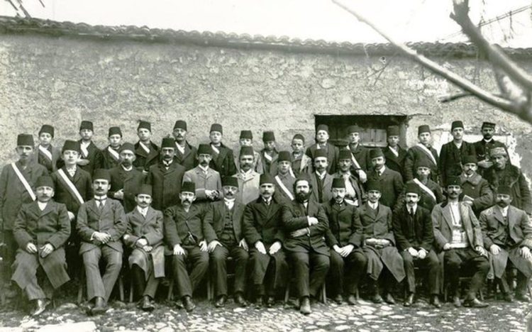 Në foto: Patriotët që e bashkuan kombin shqiptar në një alfabet