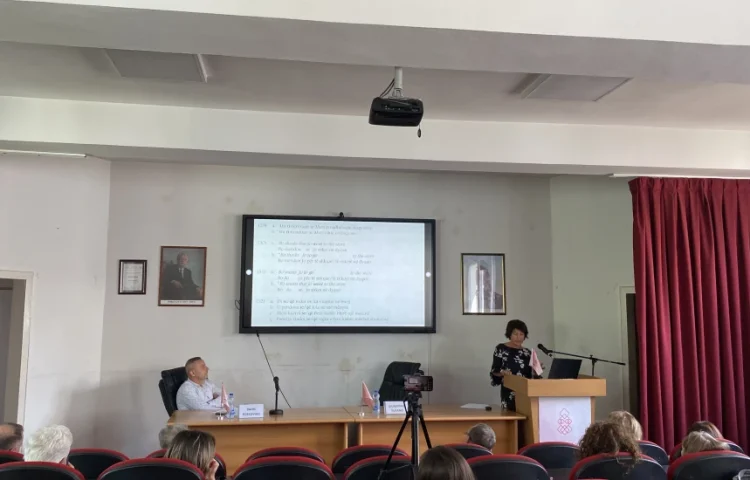 Giuseppina Turano është autore e monografive dhe artikujve që hetojnë strukturat morfosintaksore të dialekteve të shqipes, me theks të veçantë të folmet arbëreshe. Ajo studion edhe aspektet e dygjuhësisë në zonën italo-shqiptare, si dhe ndikimin e kontaktit me italishten në strukturat sintaksore të varieteteve arbëreshe. Në Seminarin e Albanologjisë është pjesëmarrëse e rregullt, duke nxjerrë çdoherë njohuri të thella në dritën e studimeve gjuhësore.