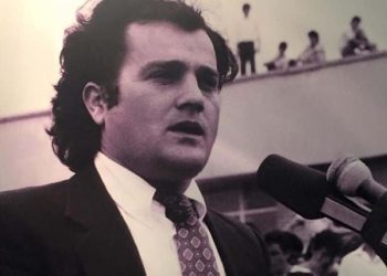 Azem Hajdari (1963–1998) ishte një nga figurat më të rëndësishme të tranzicionit demokratik në Shqipëri dhe njihet si “Hero i Demokracisë”.