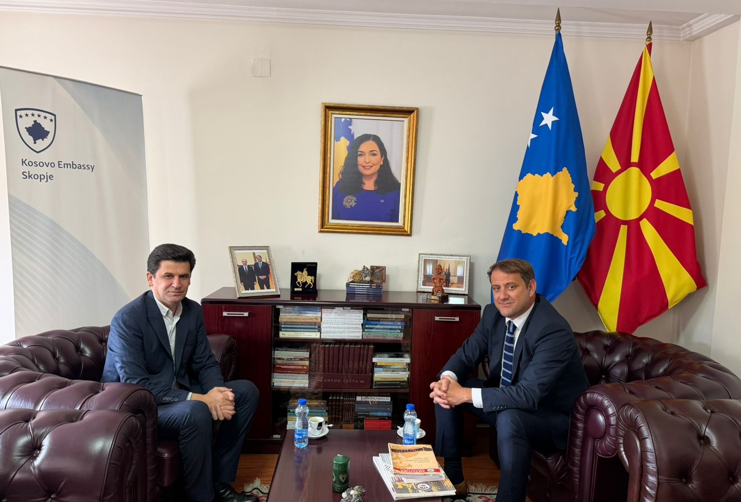 Shoqata “Tradita” realizoi takim me ambasadorin e Kosovës në Shkup